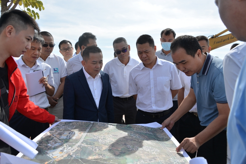 廉江市領導深入龍健產業園推進重點項目建設